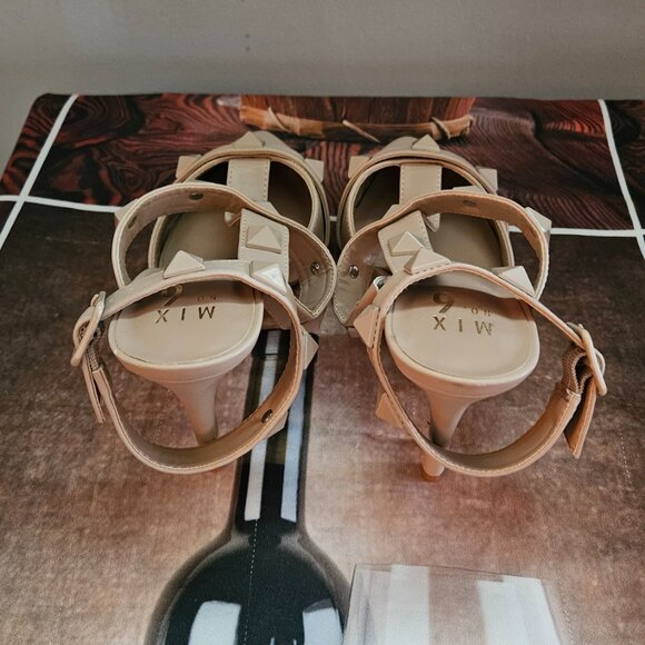 Studded Mix No. 6 heels sized 8 1/2 - Picture 5 of 7